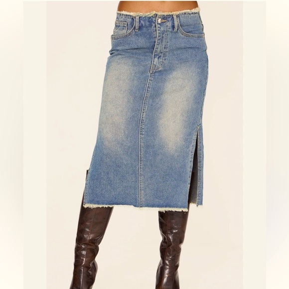 Pretty Little Thing Viltage Wash Side Spit Raw Hem Denim MIDI Skirt Fading NWT - Picture 1 of 10
